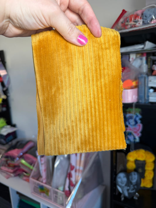 5xWOF RIBBED VELVET MUSTARD